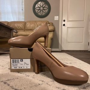 NEW Clarks Ambyr2 Braley pumps, warm beige size 9.5 9 1/2